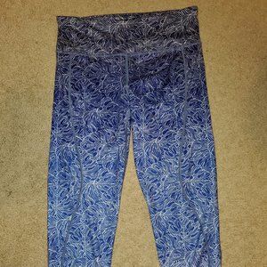 DONATING SOON - Vineyard Vines Performance Crop